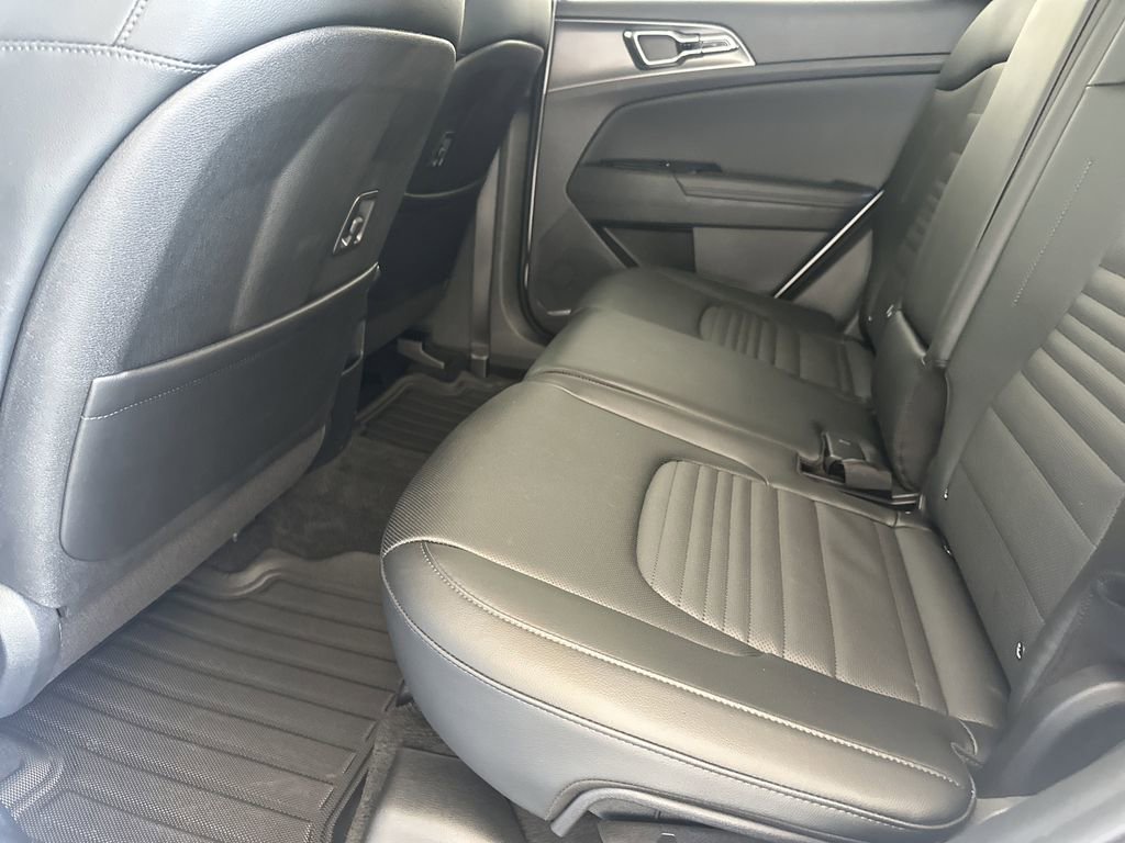 Used 2025 Kia Sportage SX image 32