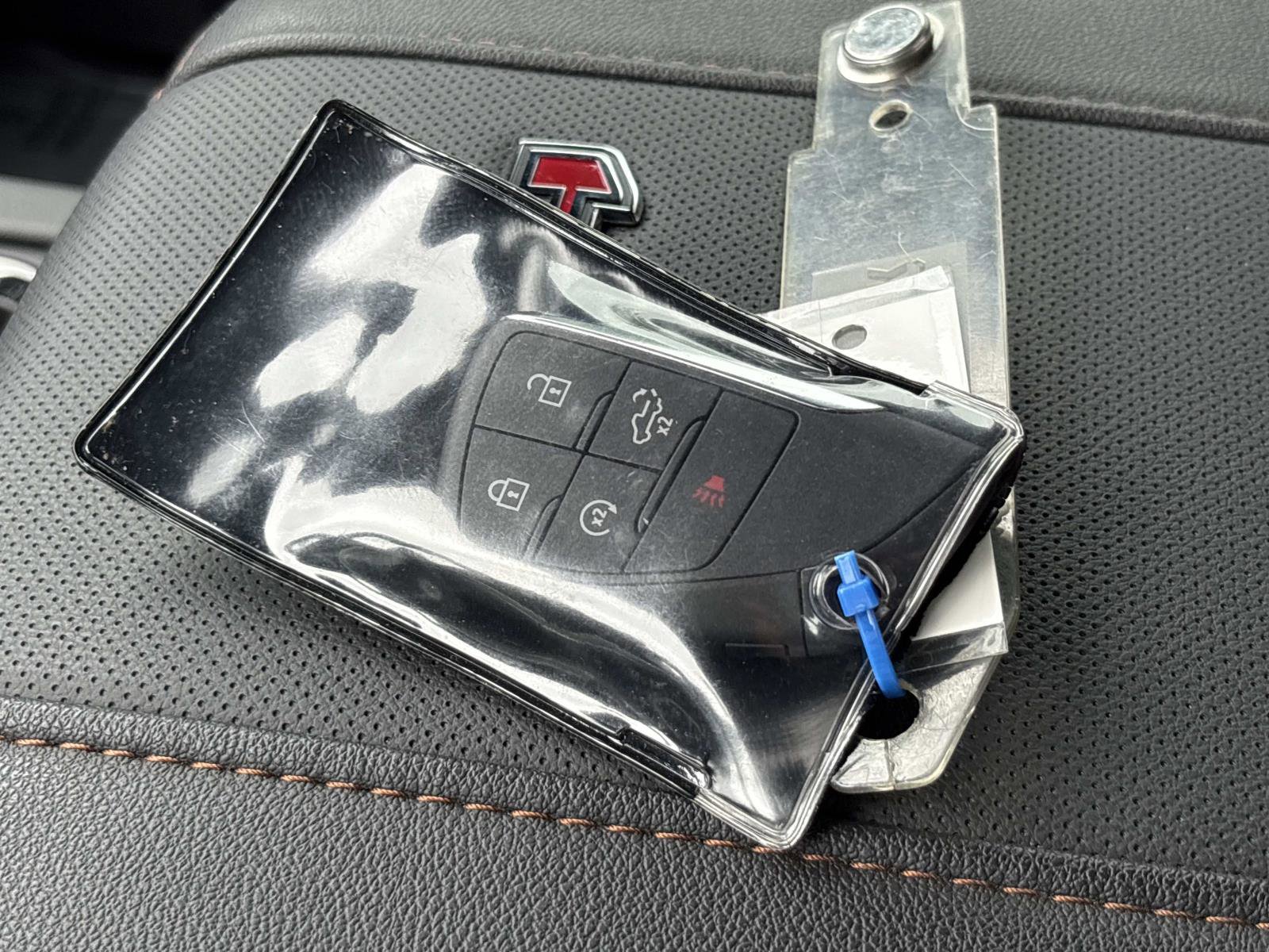 Used 2025 GMC Sierra 2500 AT4 w/ AT4 Premium Plus Package image 37