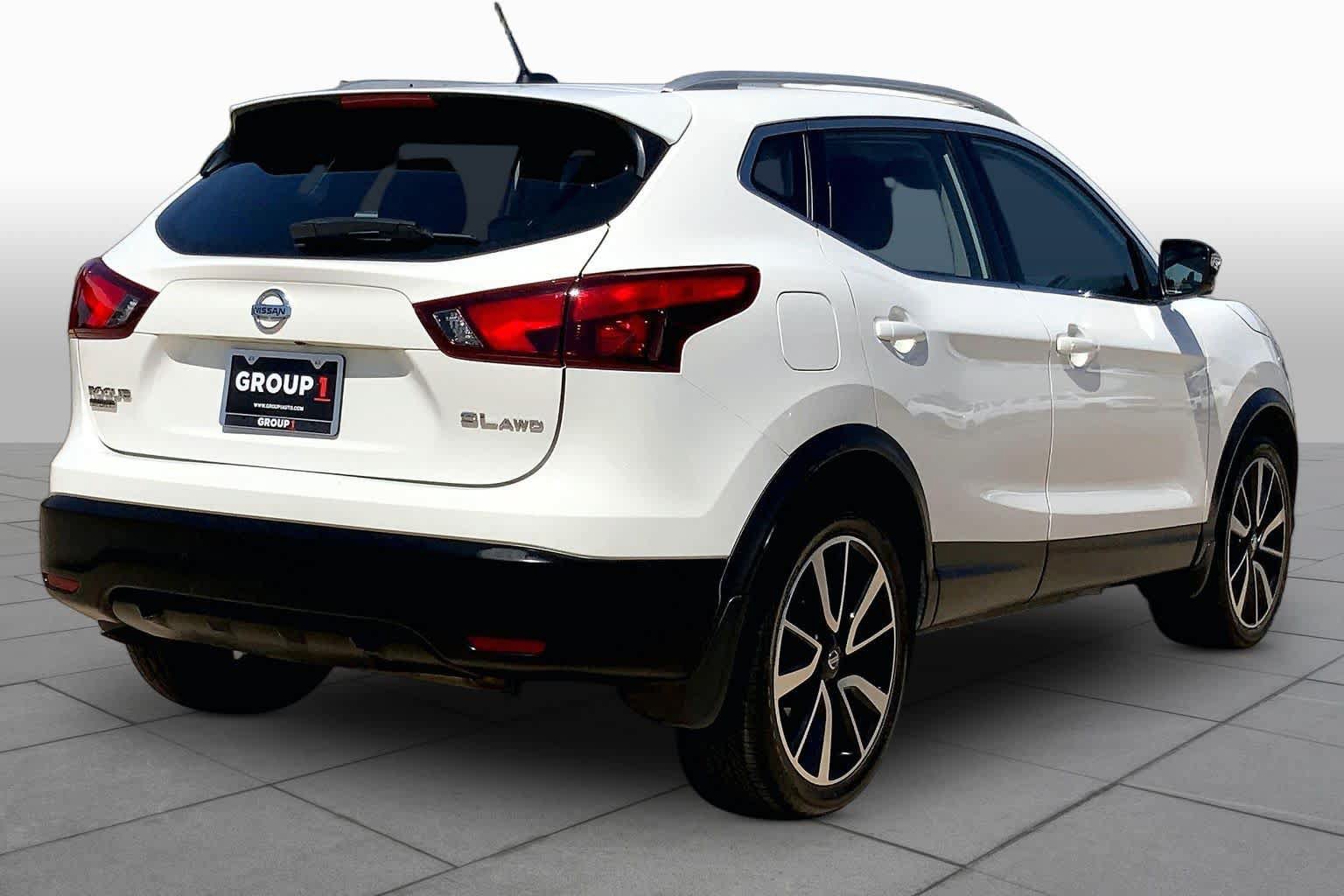Used 2017 Nissan Rogue Sport SL w/ SL Premium Package AWD/4WD image 13