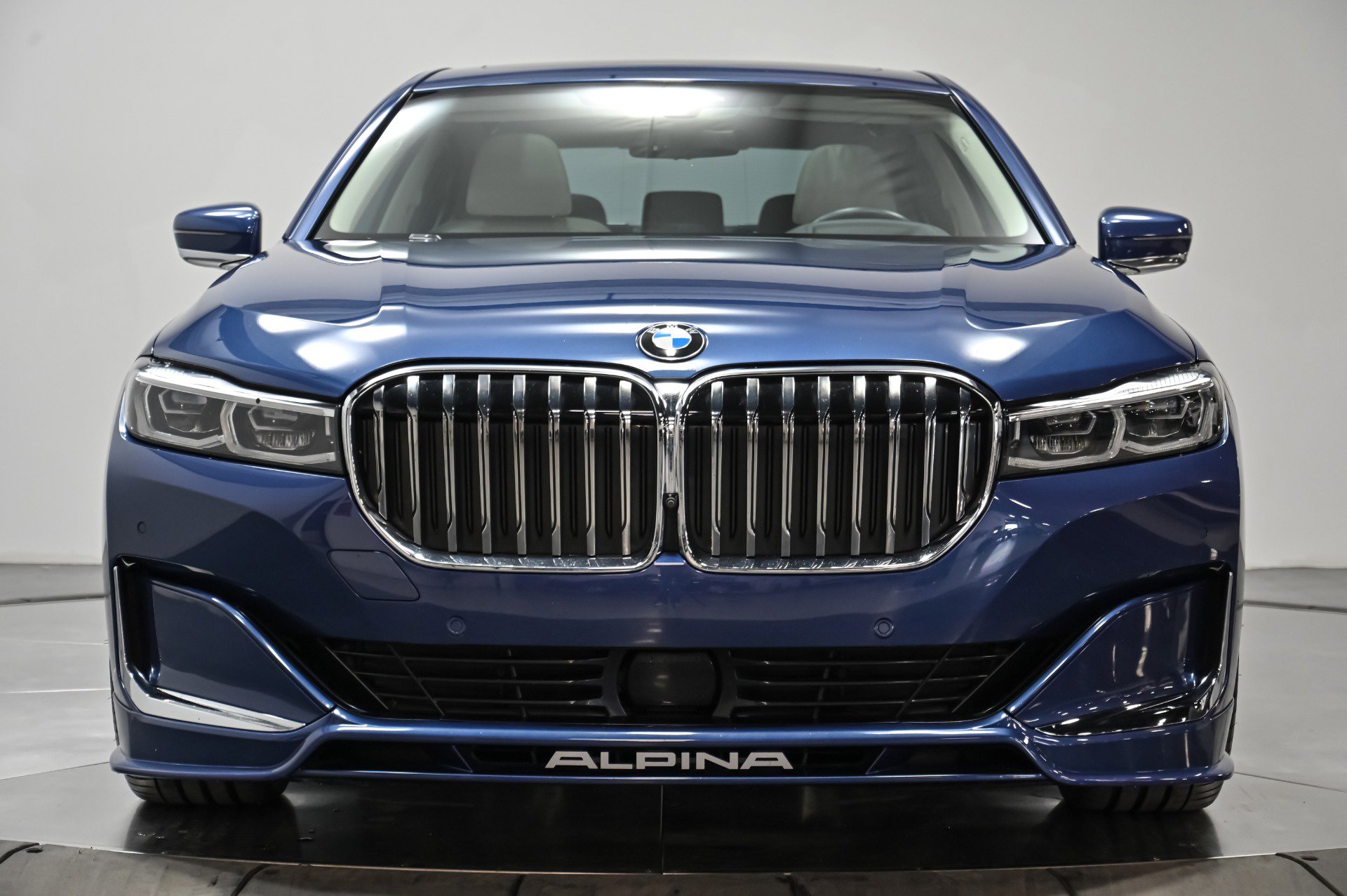 Used 2022 BMW ALPINA B7 xDrive w/ Luxury Rear Seating Package image 18