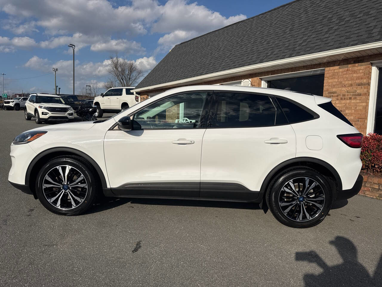Used 2022 Ford Escape SE w/ SE Sport Appearance Package image 11
