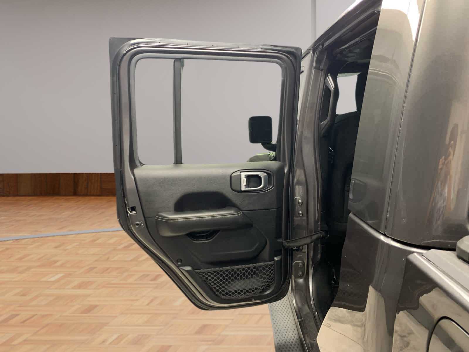 Used 2020 Jeep Gladiator Overland AWD/4WD image 11