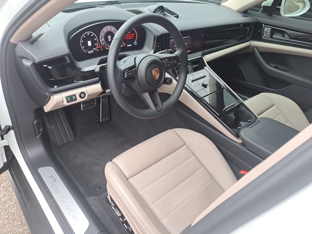 Certified 2025 Porsche Panamera 4 image 4