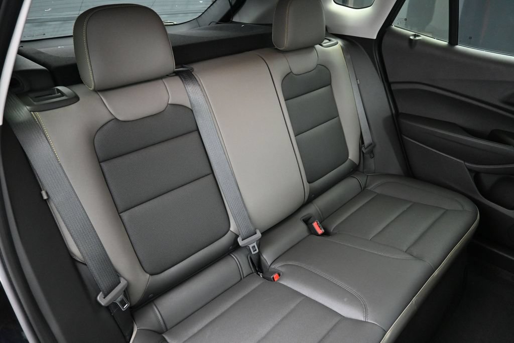 Used 2026 Chevrolet Trax ACTIV w/ Sunroof Package FWD image 24