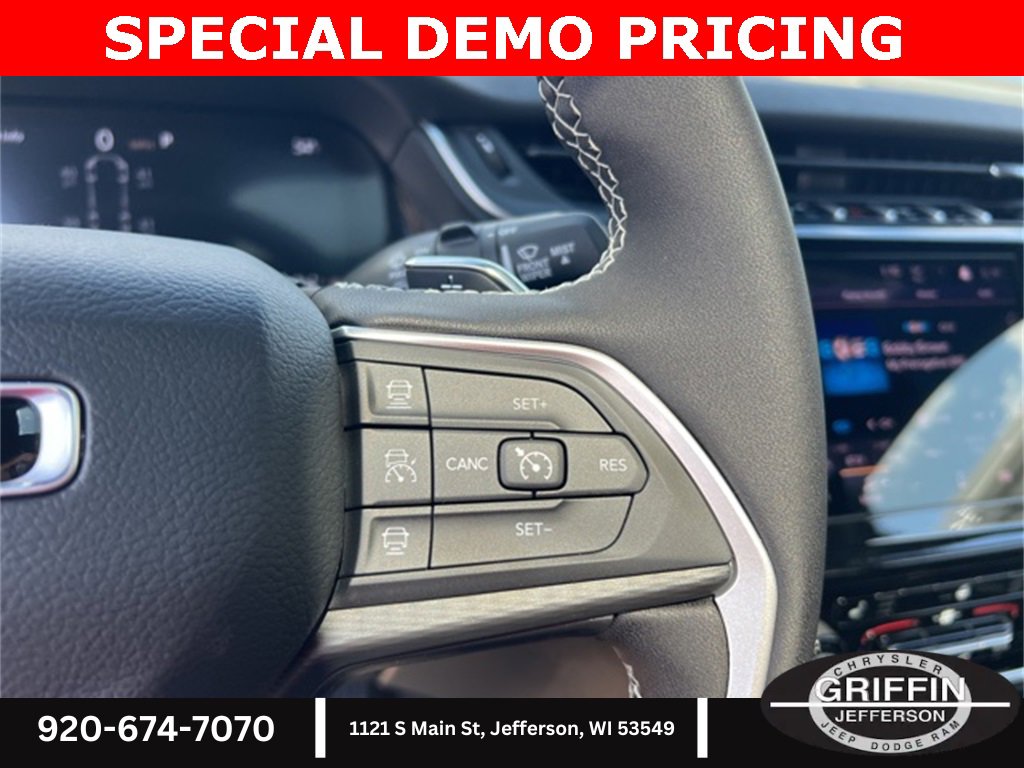 New 2025 Jeep Grand Cherokee L Laredo w/ Luxury Tech Group I image 23