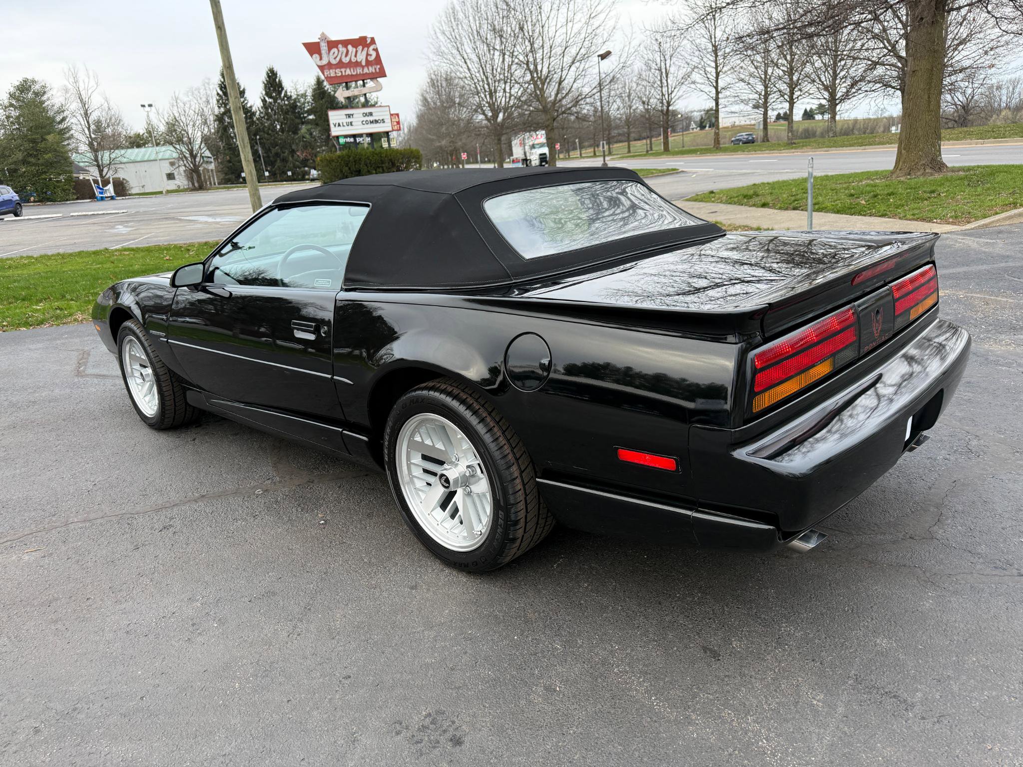 Used 1991 Pontiac Firebird Convertible image 9