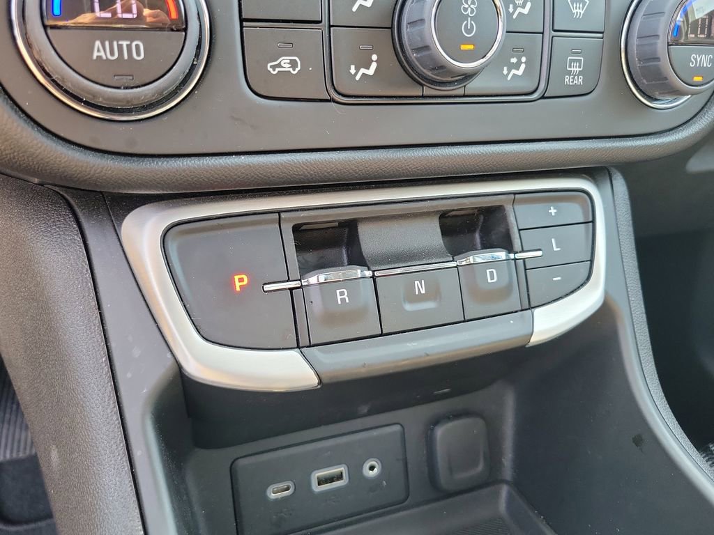 Used 2023 GMC Terrain SLE w/ Driver Convenience Package image 30