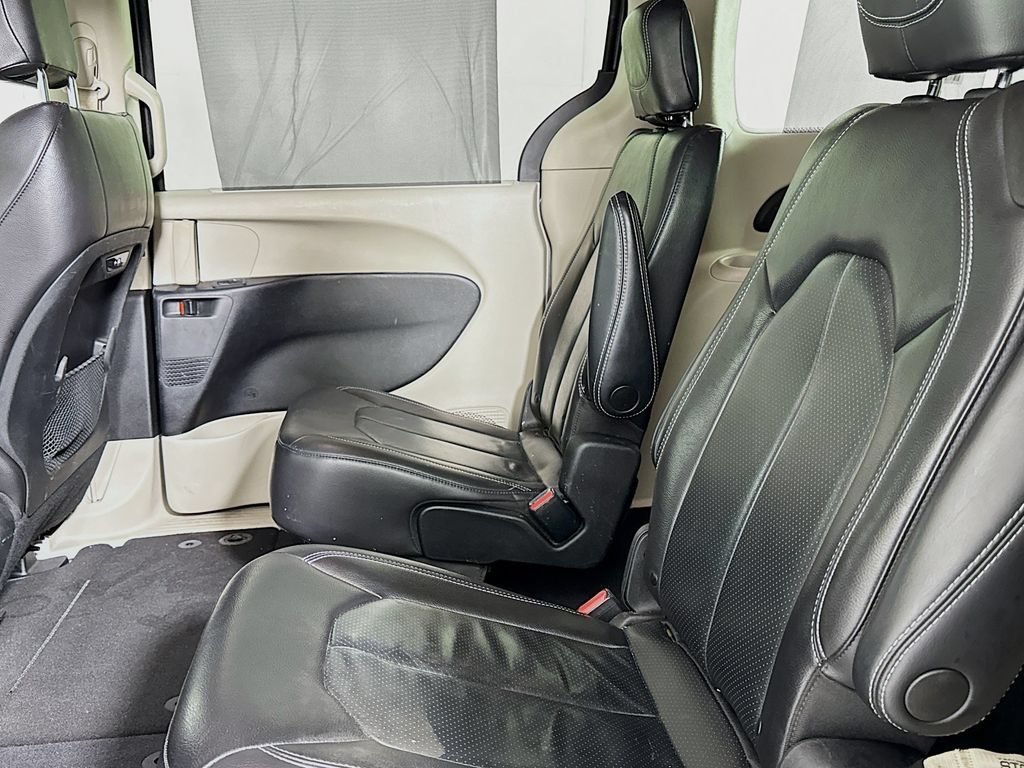 Used 2022 Chrysler Pacifica Touring-L FWD image 11