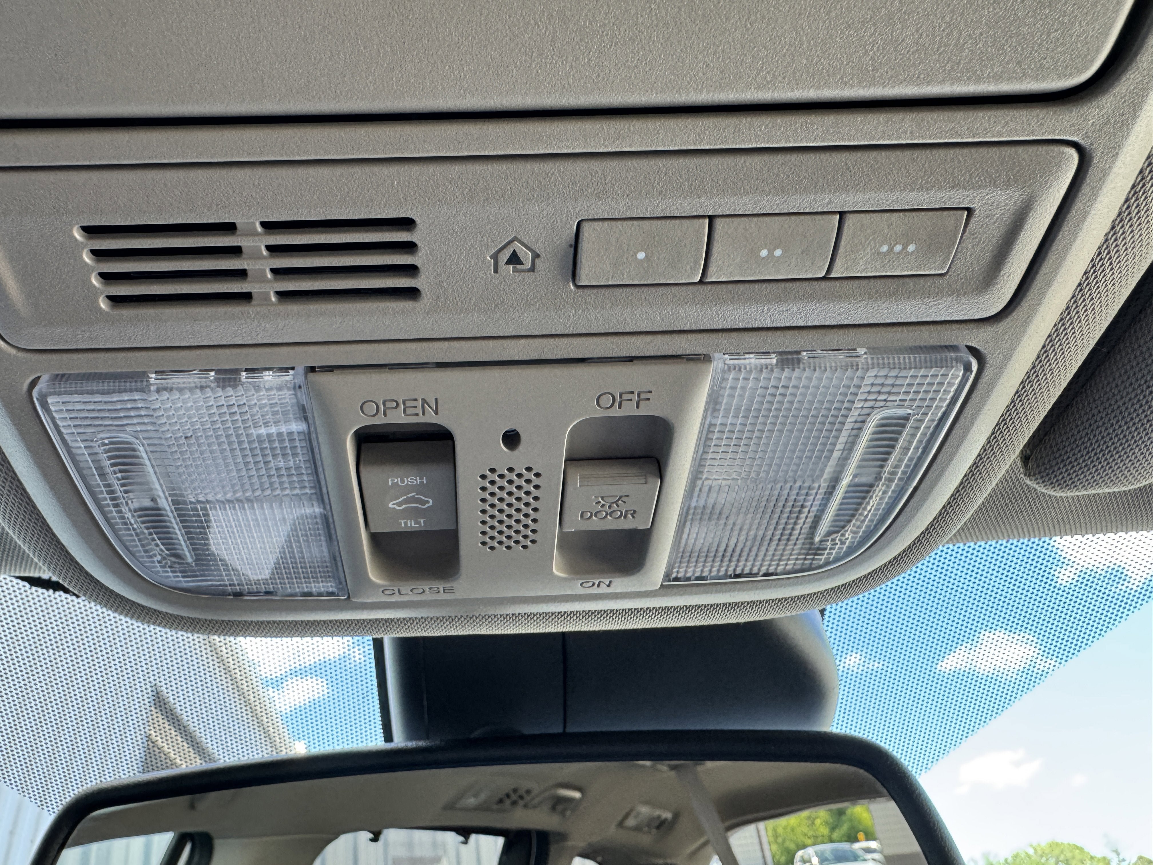 Used 2014 Honda Odyssey Touring Elite image 23