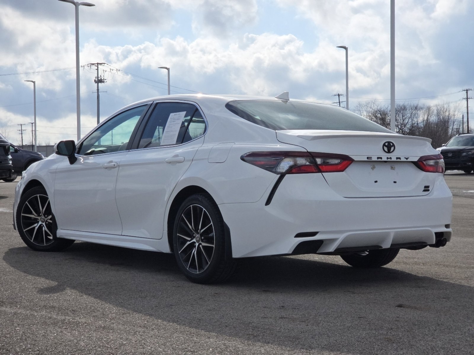 Used 2022 Toyota Camry SE image 18