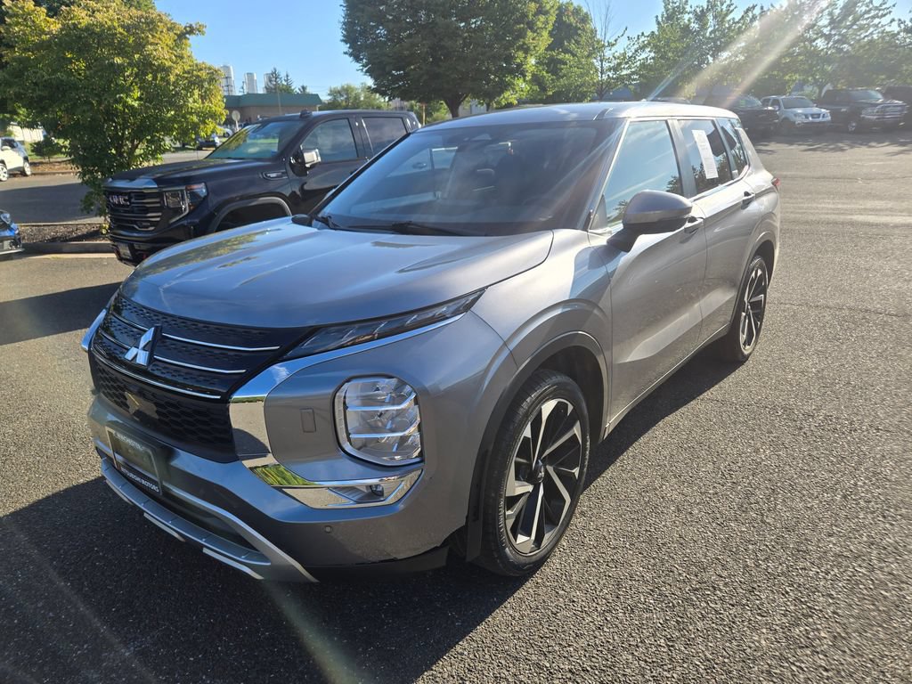 Used 2024 Mitsubishi Outlander SE AWD/4WD image 3