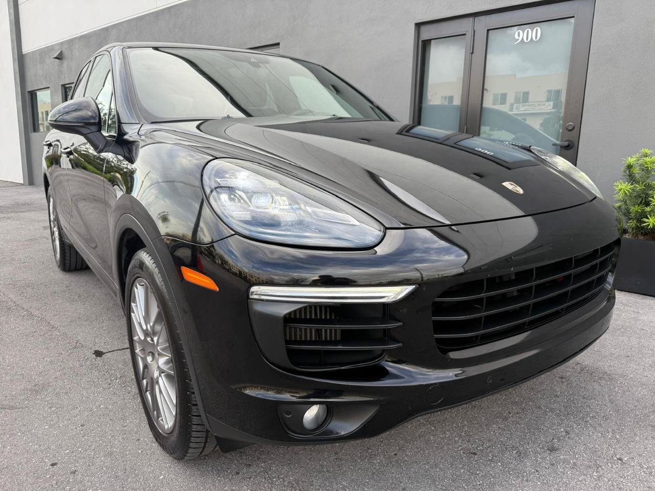 Used 2016 Porsche Cayenne S AWD/4WD image 9