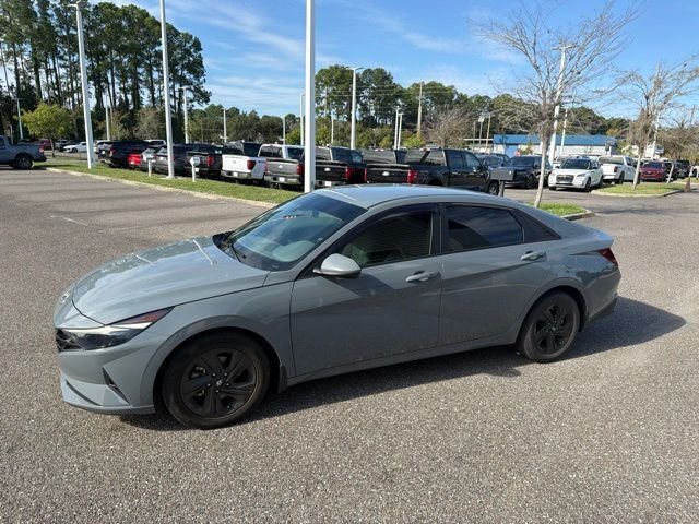 Used 2022 Hyundai Elantra SEL FWD image 11
