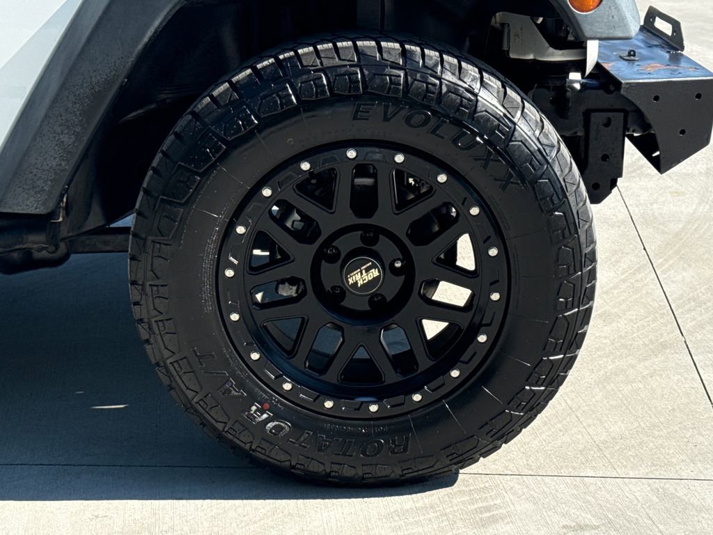 Used 2016 Jeep Wrangler Unlimited Sport w/ Connectivity Group AWD/4WD image 11