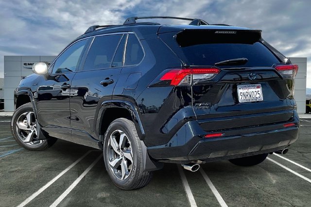 Used 2024 Toyota RAV4 SE w/ Weather & Moonroof Package AWD/4WD image 10