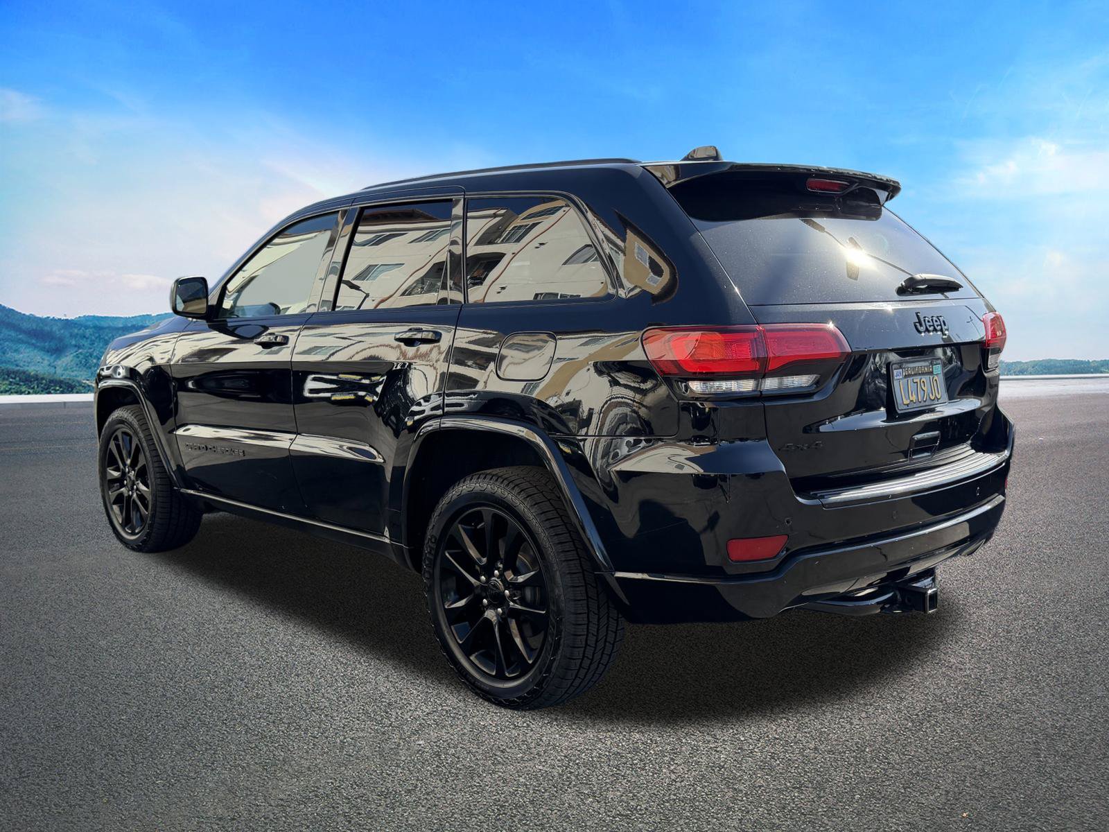 Used 2018 Jeep Grand Cherokee Altitude AWD/4WD image 6
