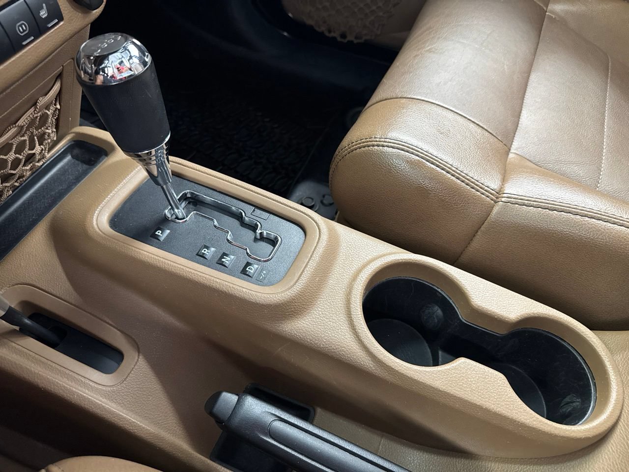 Used 2012 Jeep Wrangler Unlimited Sahara w/ Connectivity Group AWD/4WD image 28
