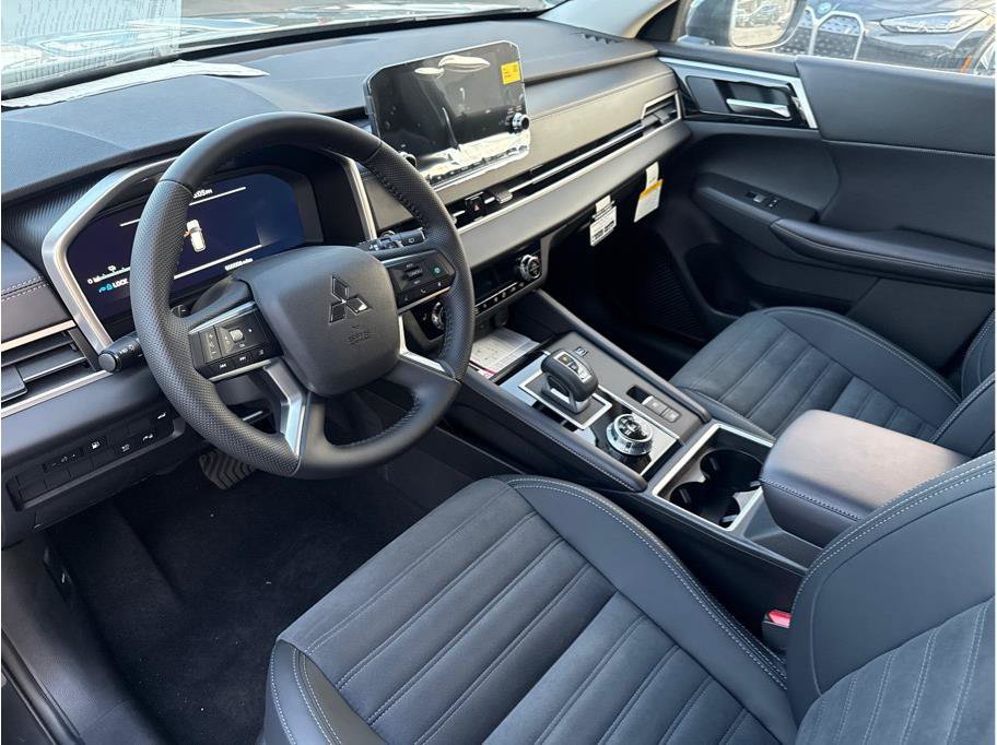 Used 2025 Mitsubishi Outlander SE AWD/4WD image 11