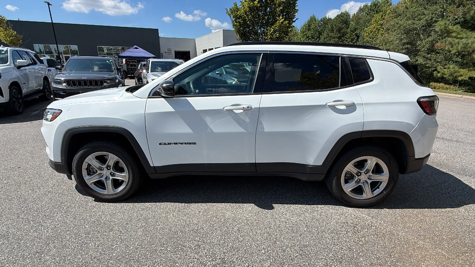 Used 2024 Jeep Compass Latitude AWD/4WD image 11