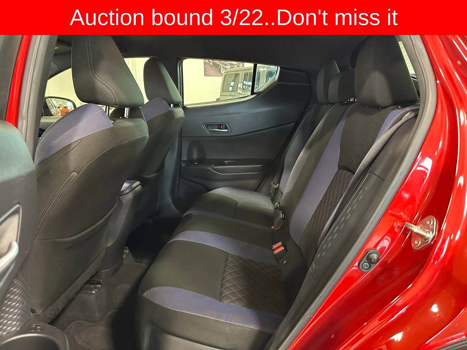 Used 2020 Toyota C-HR XLE image 30