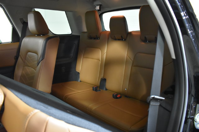 Used 2025 Nissan Pathfinder Platinum AWD/4WD image 32