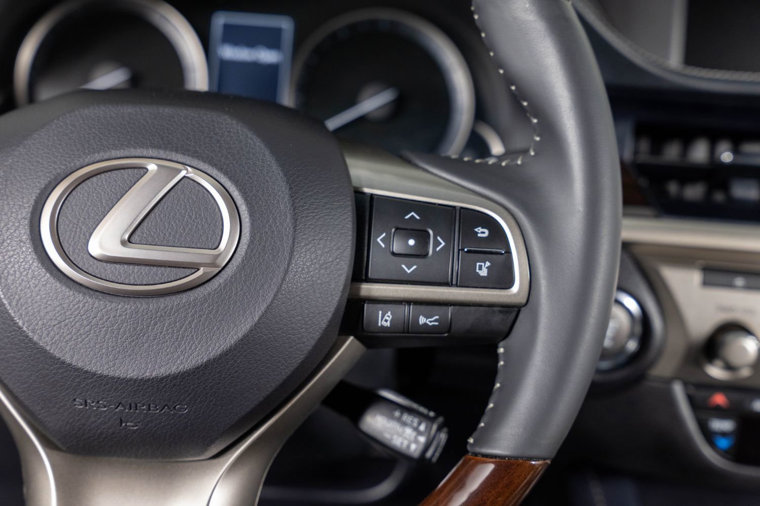 Used 2018 Lexus ES 350 w/ Navigation System Package FWD image 32