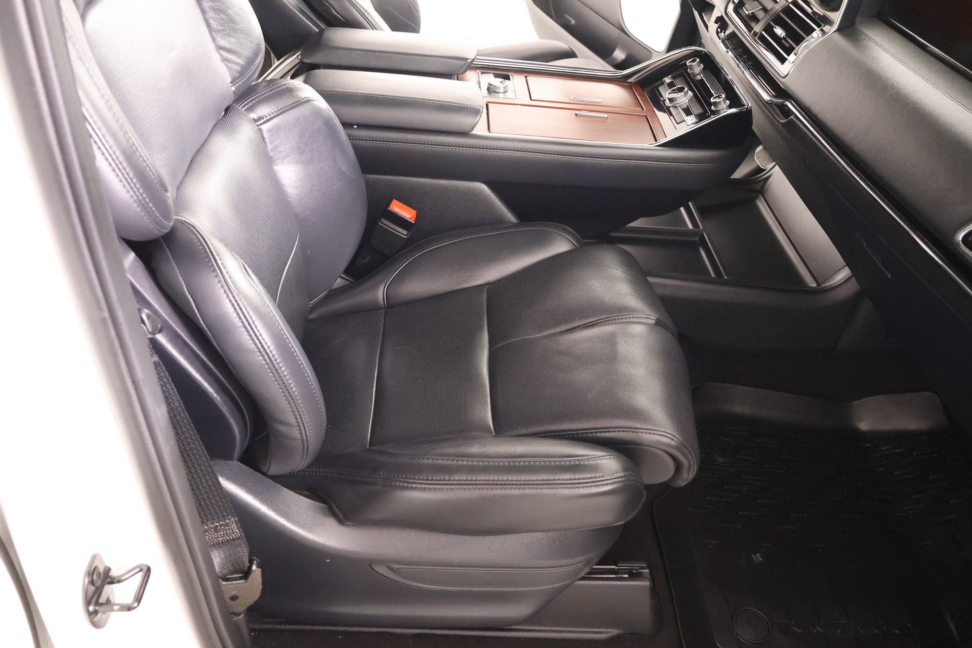 Used 2022 Lincoln Navigator Reserve AWD/4WD image 14