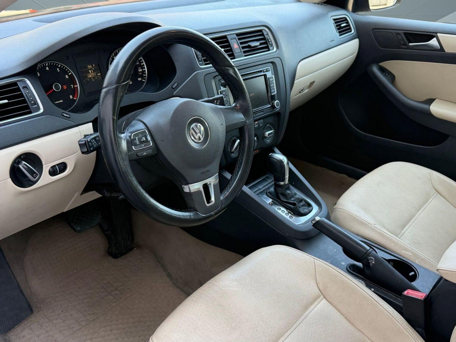Used 2012 Volkswagen Jetta SE FWD image 4