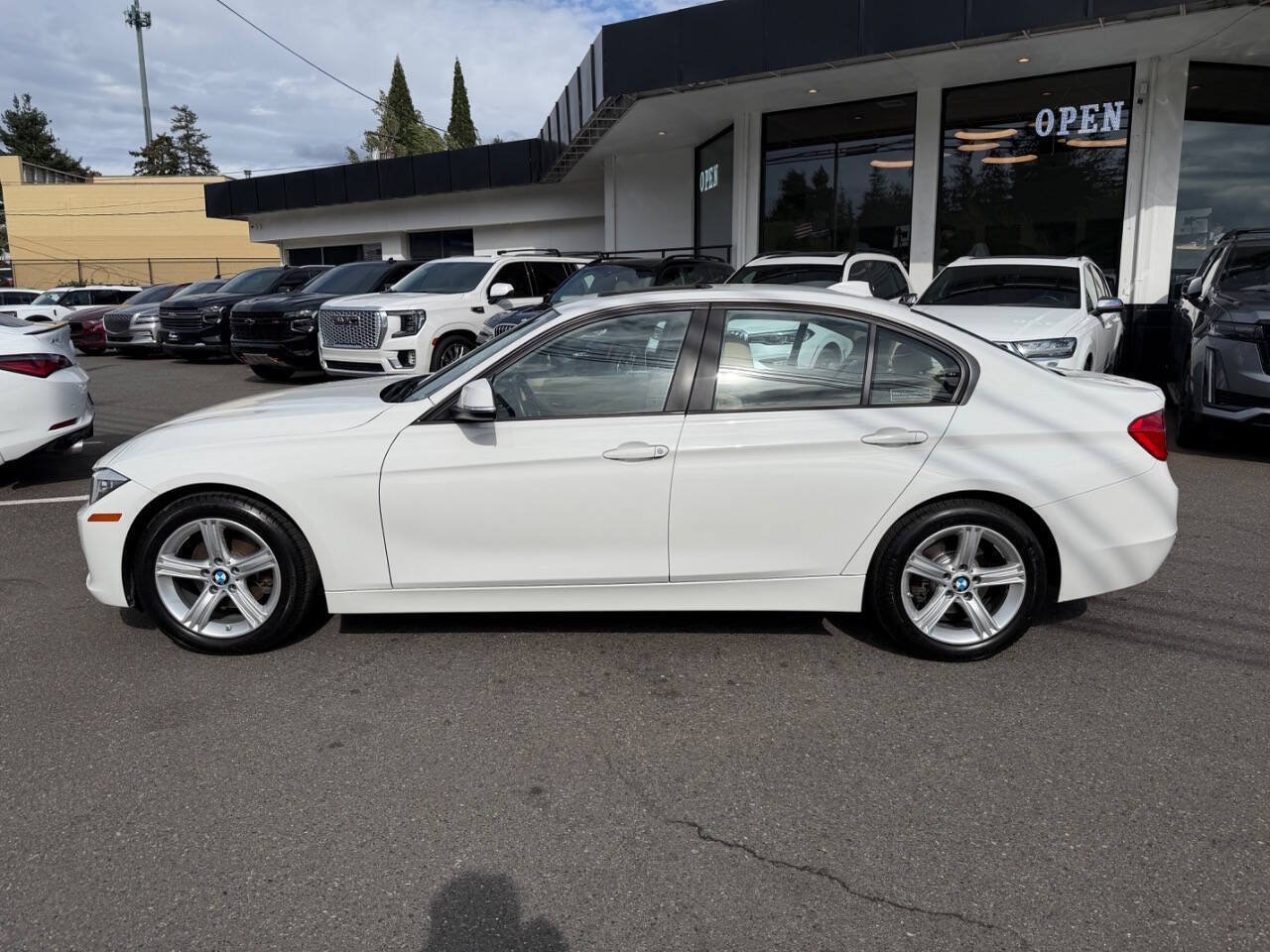 Used 2014 BMW 328d xDrive Sedan AWD/4WD image 2