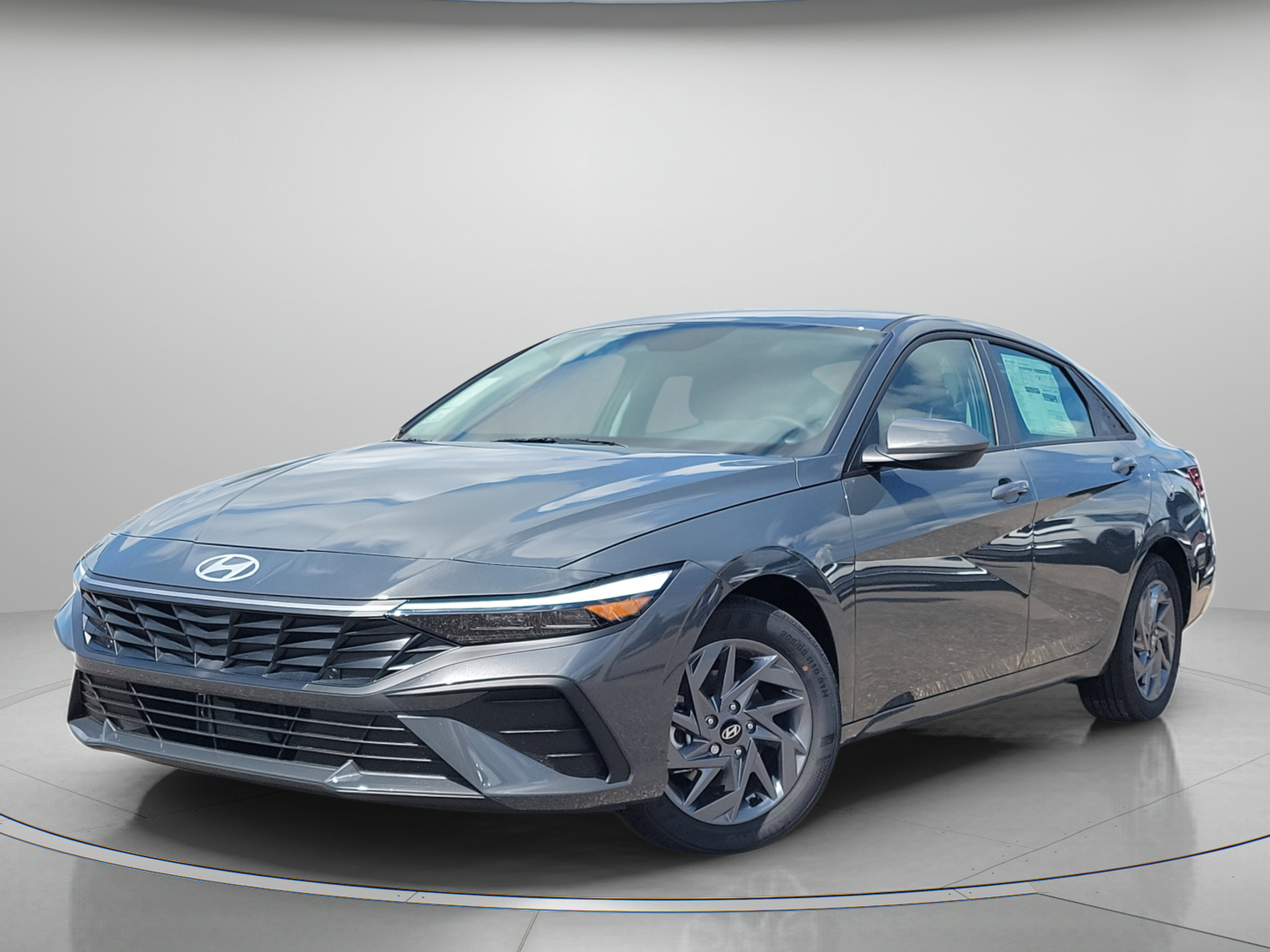 New 2025 Hyundai Elantra Hybrid FWD image 2