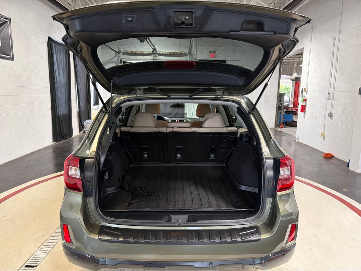 Used 2017 Subaru Outback 3.6R Limited AWD/4WD image 12