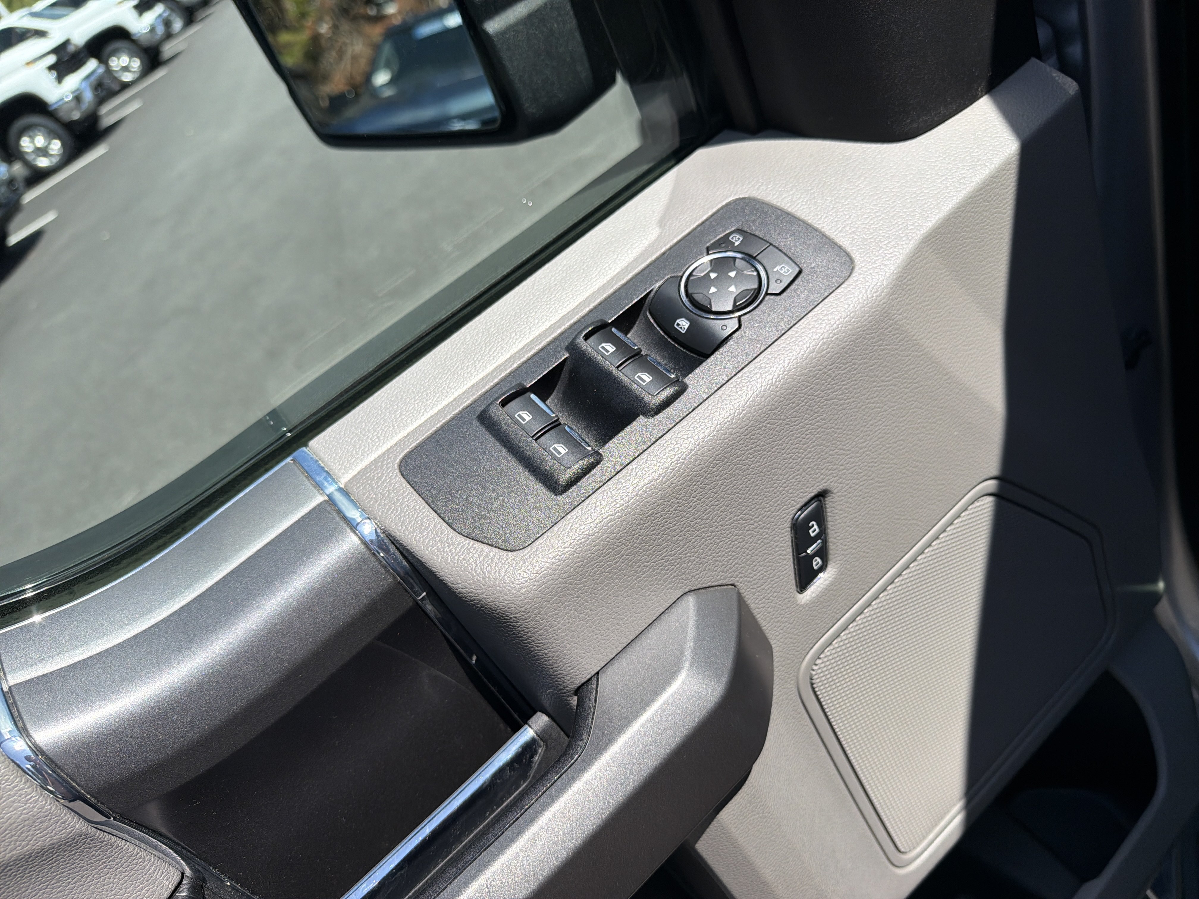 Used 2016 Ford F150 XLT w/ Equipment Group 302A Luxury AWD/4WD image 15