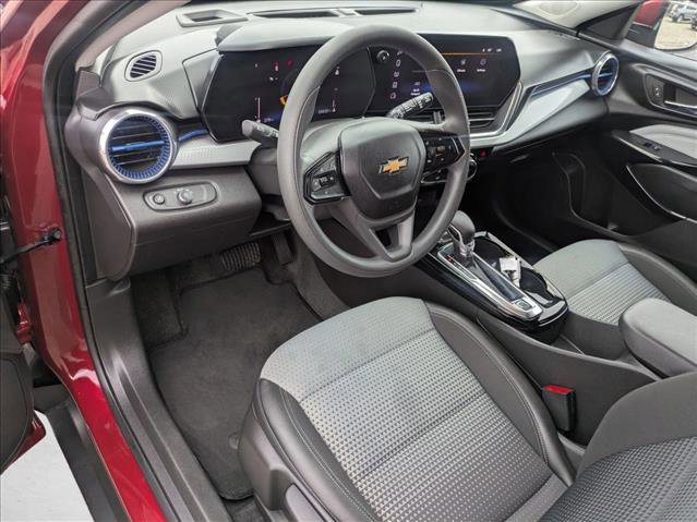 Used 2025 Chevrolet Trax LT FWD image 12