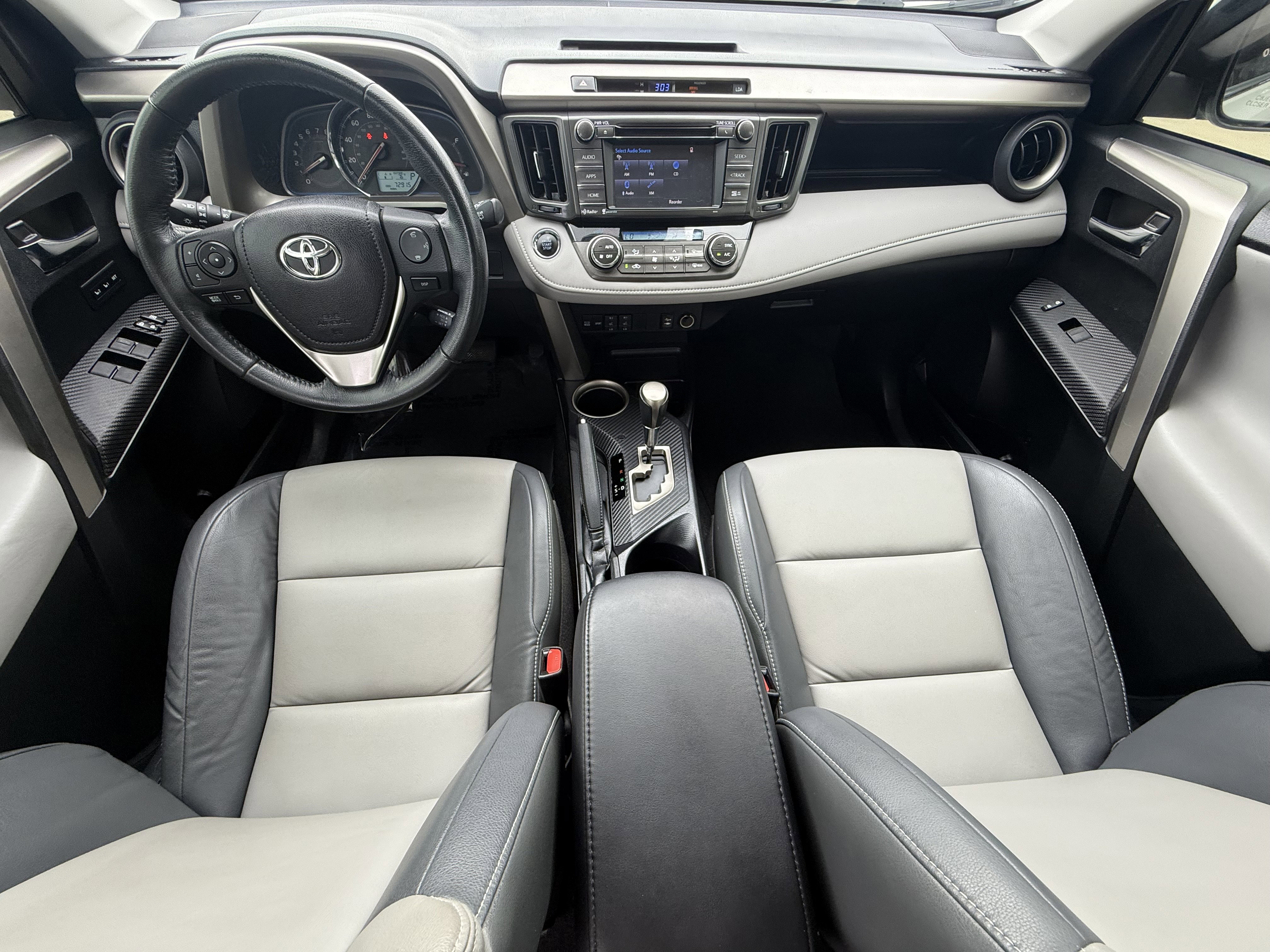 Used 2015 Toyota RAV4 Limited image 11