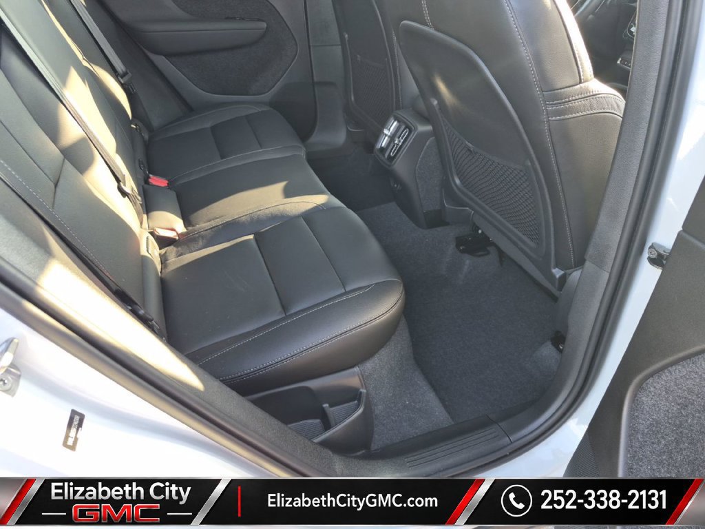 Used 2024 Volvo XC40 B5 Plus AWD/4WD image 8