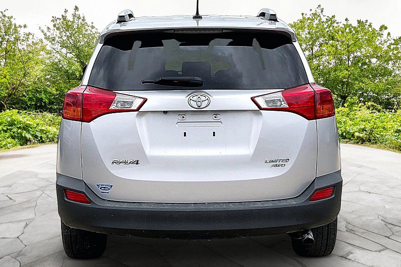 Used 2015 Toyota RAV4 Limited w/ Technology Package AWD/4WD image 6