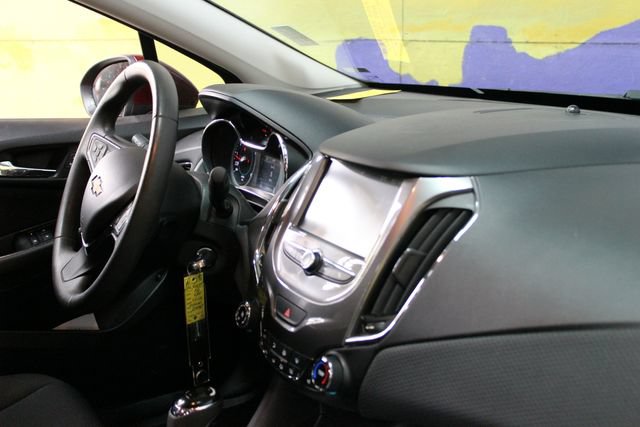 Used 2016 Chevrolet Cruze LT FWD image 11