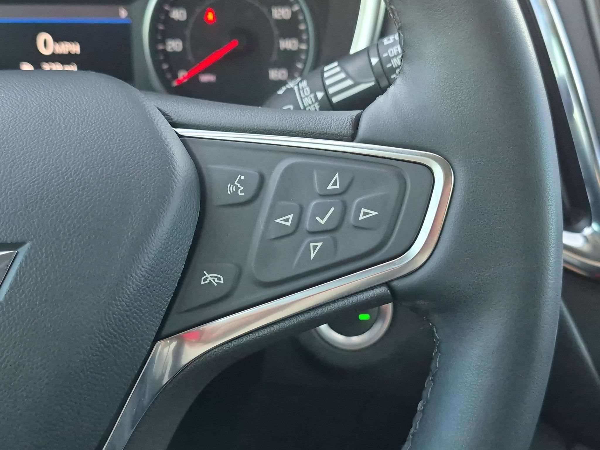 Used 2024 Chevrolet Equinox LT FWD image 24