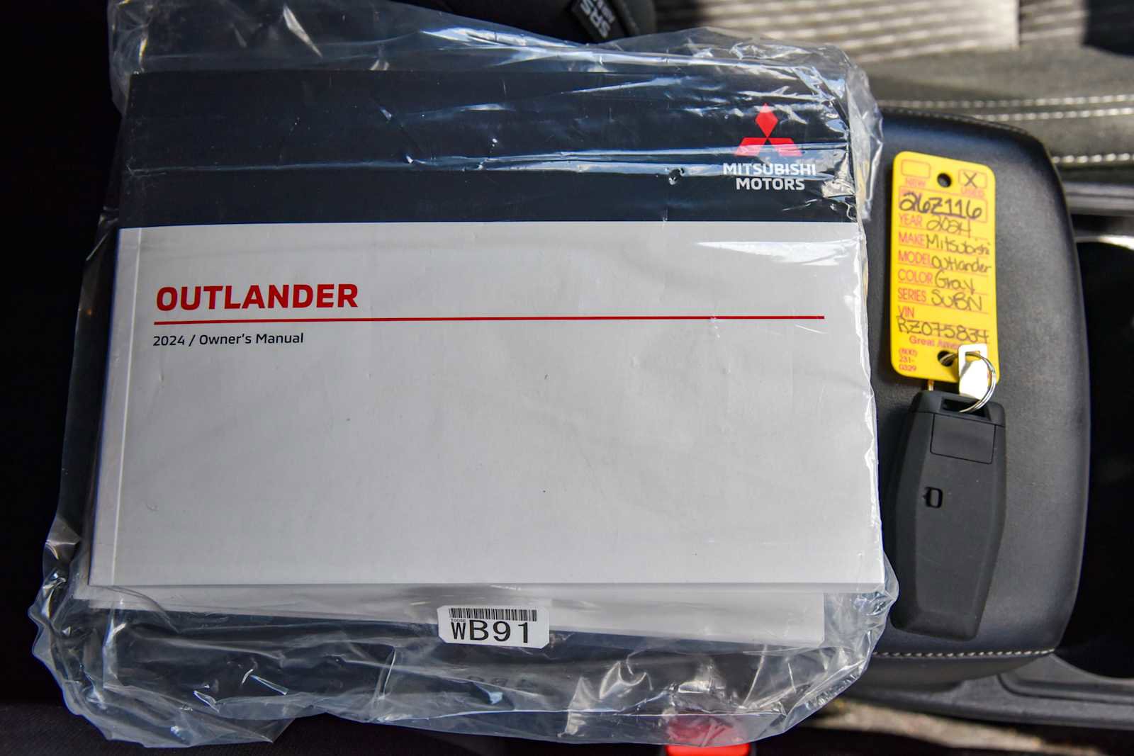 Used 2024 Mitsubishi Outlander ES AWD/4WD image 21