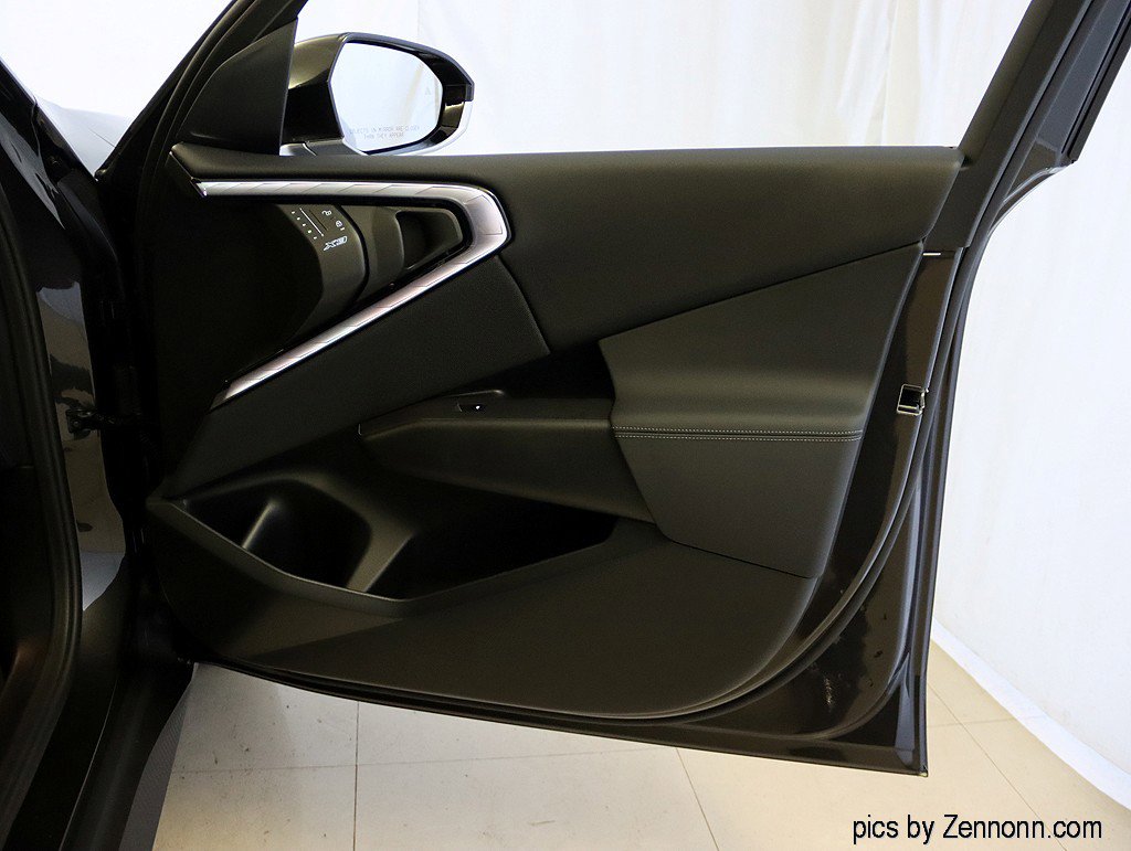 Used 2025 BMW X3 xDrive30i w/ Premium Package image 35