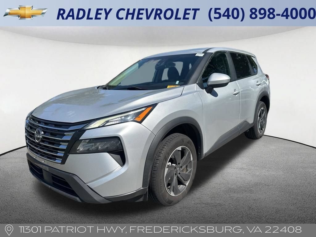 Used 2024 Nissan Rogue SV AWD/4WD image 2