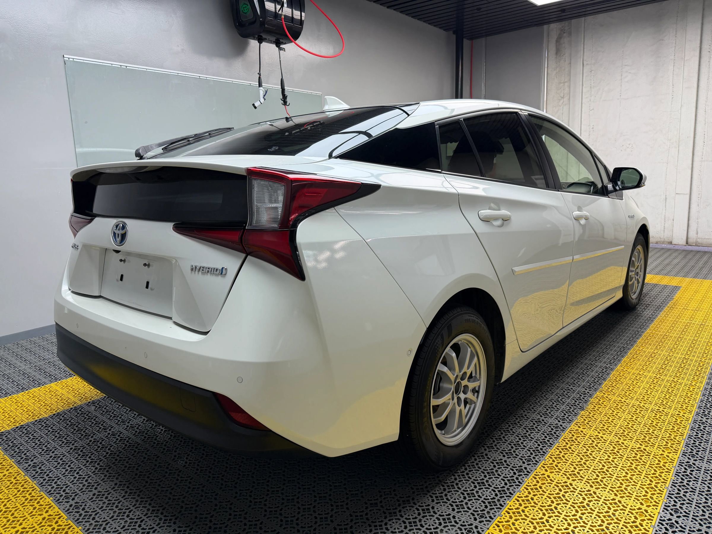 Used 2019 Toyota Prius LE image 7