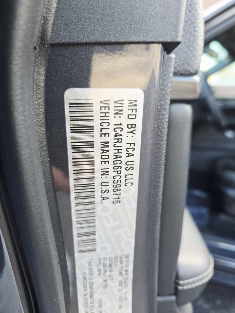 Used 2023 Jeep Grand Cherokee Altitude image 39