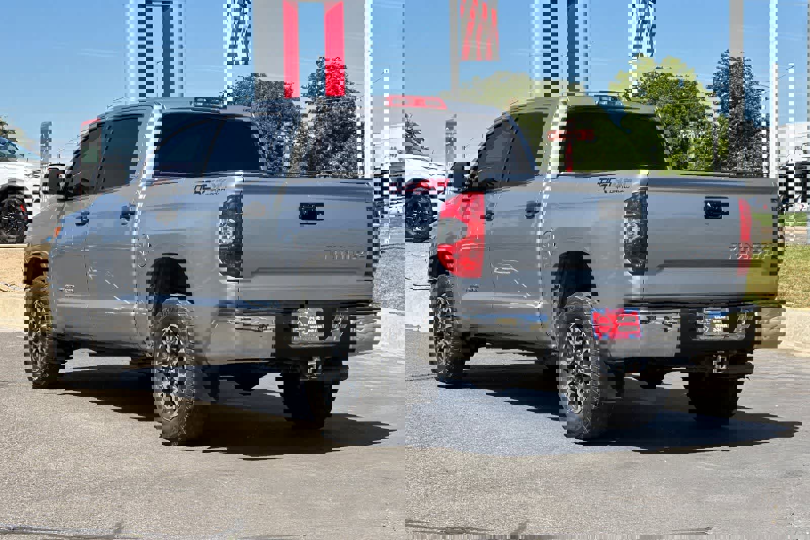 Used 2014 Toyota Tundra SR5 w/ TRD Off Road Package image 7