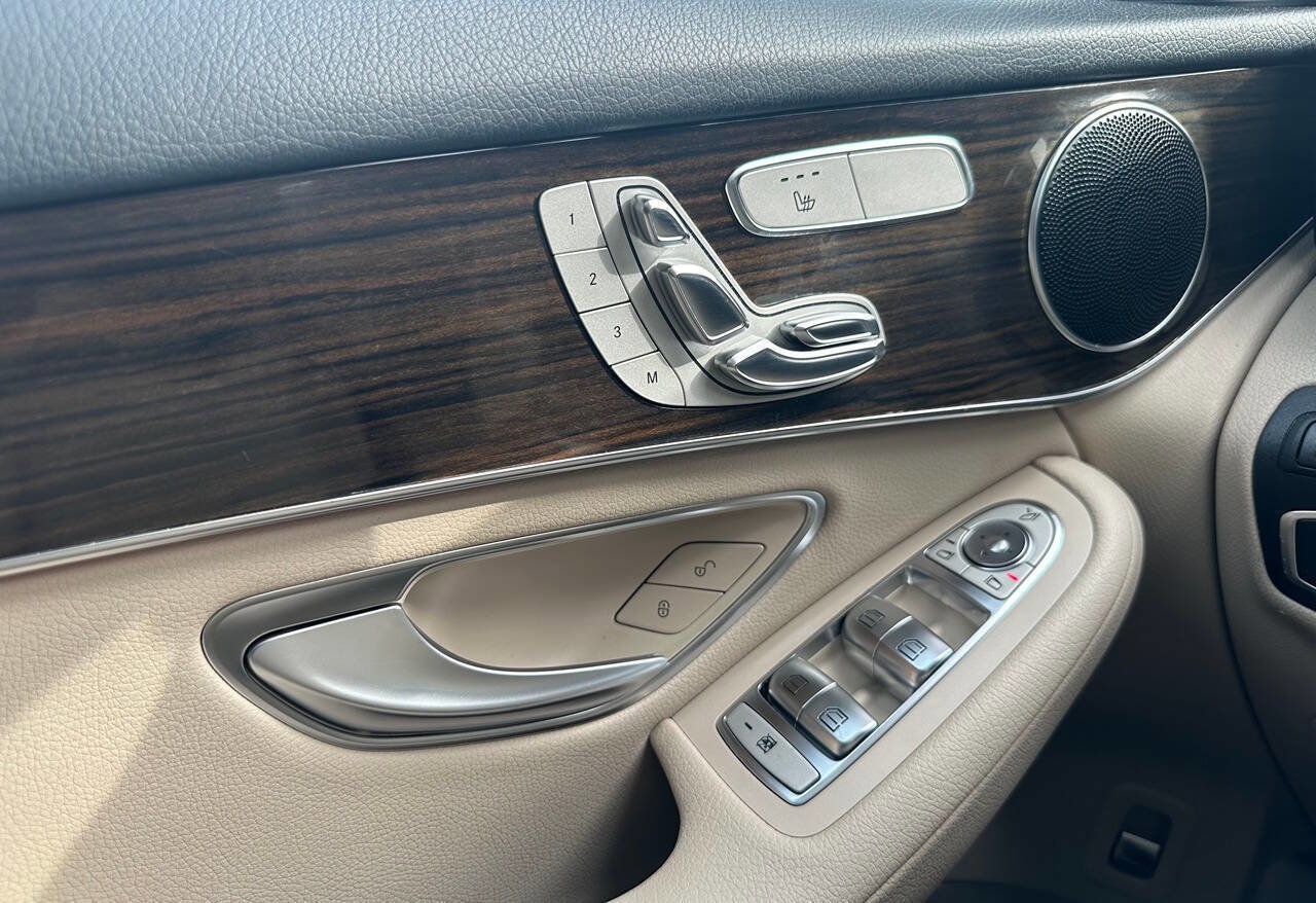 Used 2019 Mercedes-Benz GLC 300 w/ Premium Package image 30