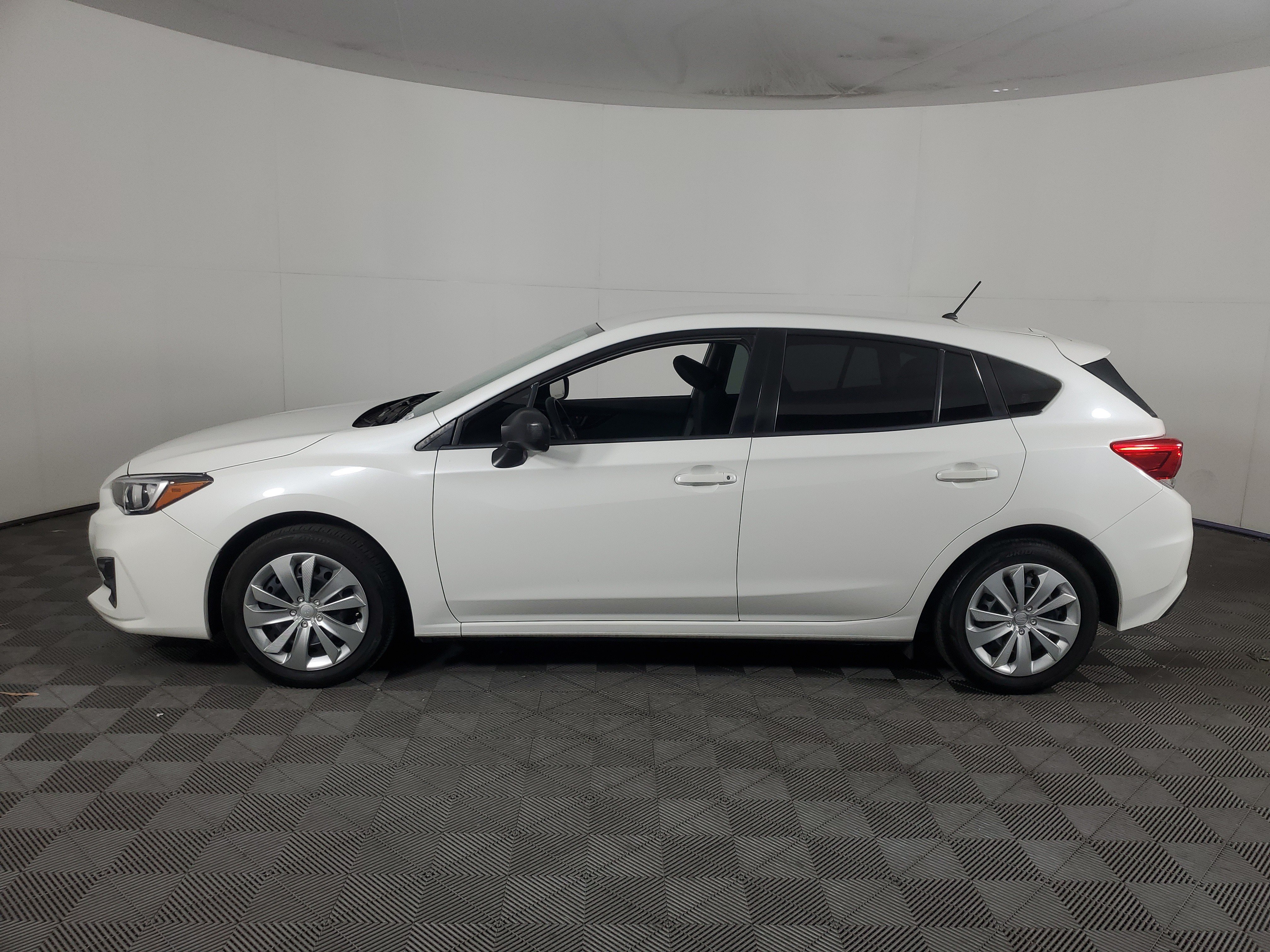 Used 2017 Subaru Impreza 2.0i AWD/4WD image 7