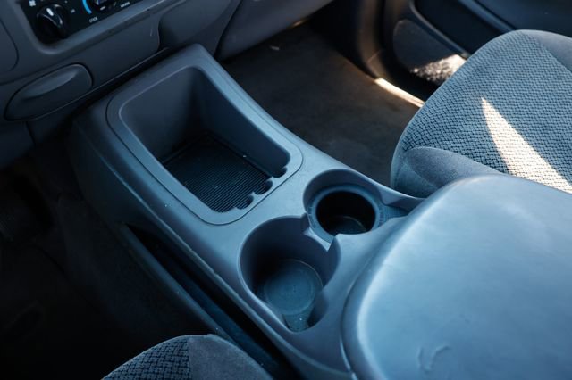 Used 2002 Ford Expedition XLT image 37