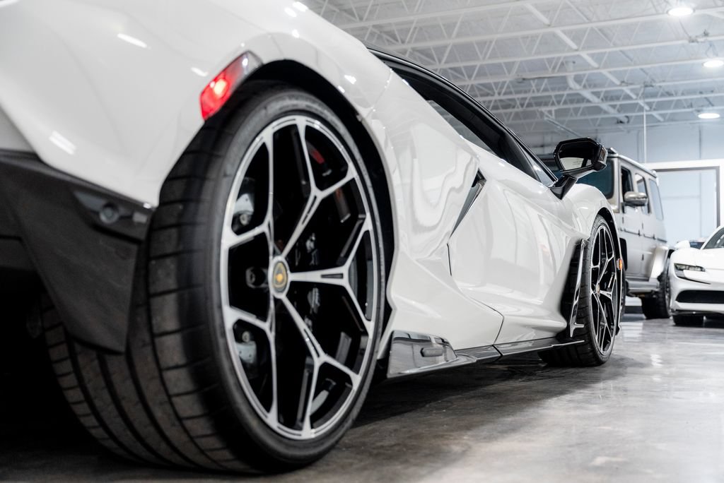 Used 2025 Lamborghini Revuelto AWD/4WD image 41