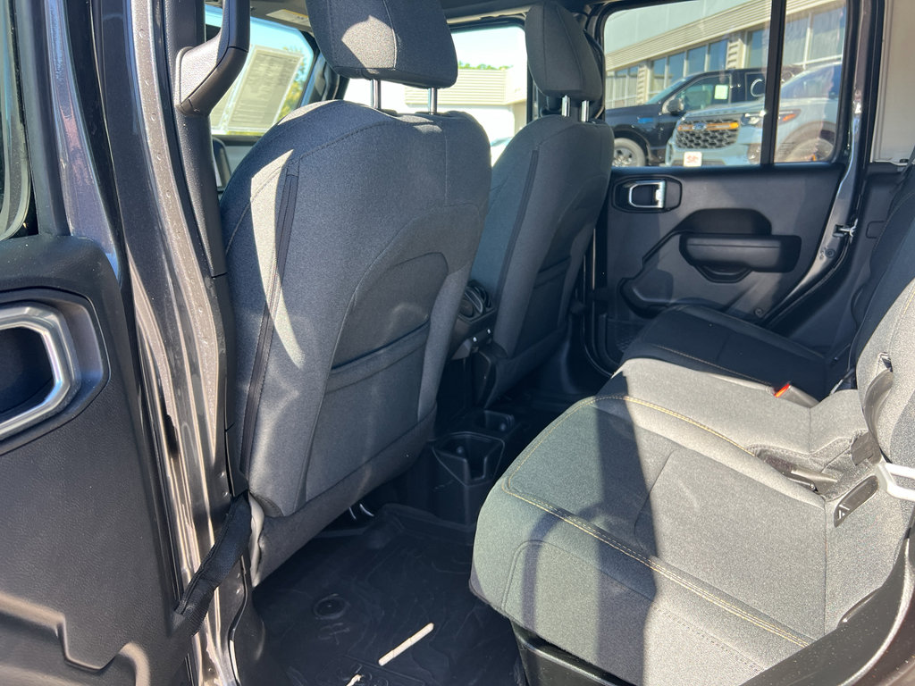 Used 2024 Jeep Gladiator Sport image 22