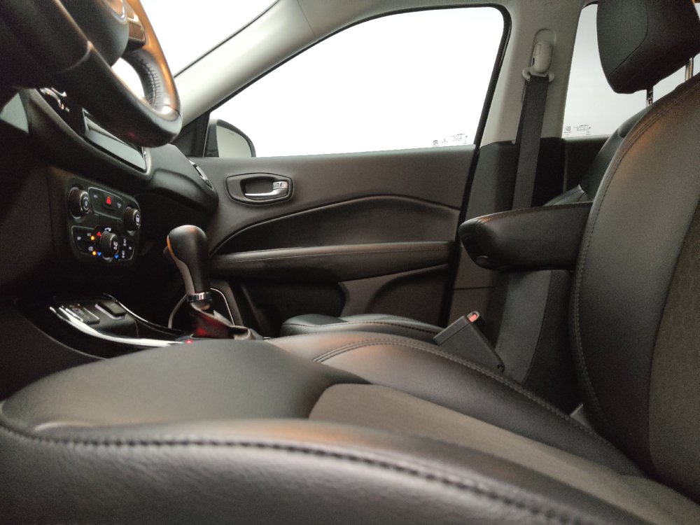 Used 2019 Jeep Compass Latitude FWD image 17